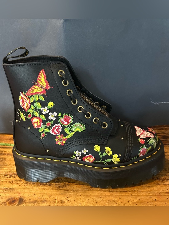 Dr. Martens Shoes - Doc Martens Sinclair Bloom